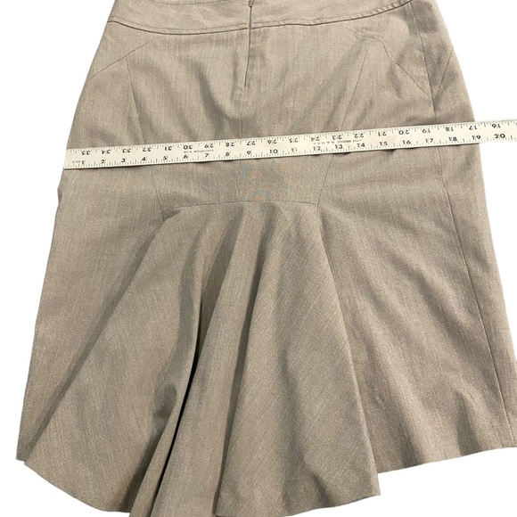 Reiss Skirt. Light grey. Lined. Sz 12. Back detailing. EUC - Picture 8 of 9